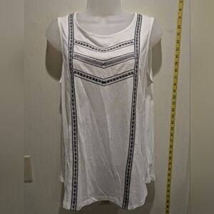 Old Navy White Tank Top with Black Geometric Design Size Medium